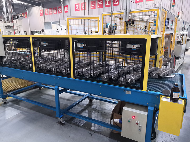 機(jī)器人上下料鏈板輸送機(jī)